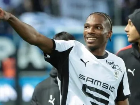 Chelsea coi chừng ném tiền qua cửa sổ vì Jeremy Jacquet