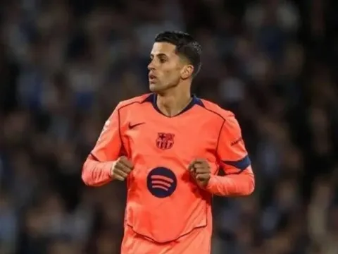 Cancelo vẫn lạc quan sau màn tái xuất buồn cùng Barca