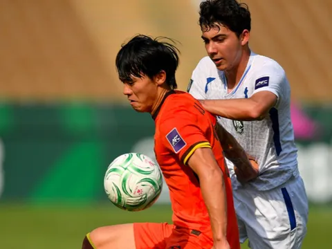 Cựu sao MU chỉ trích lối đá cầu may của U23 Trung Quốc