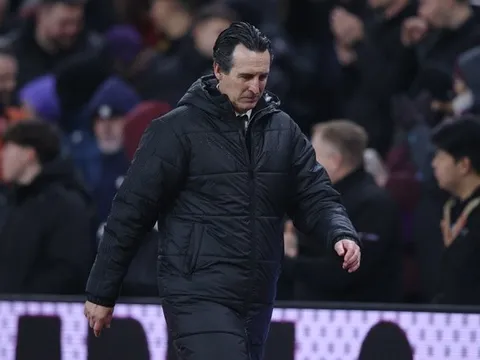 Cú sẩy chân tai hại thức tỉnh Aston Villa