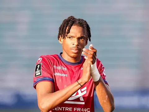 Chelsea vượt mặt Arsenal vụ Jacquet giá 56 triệu bảng