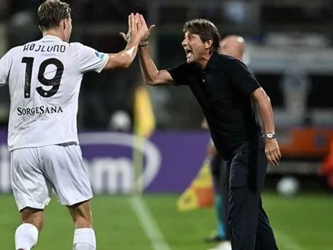 Conte chê Amorim kiêu ngạo, làm hại Hojlund