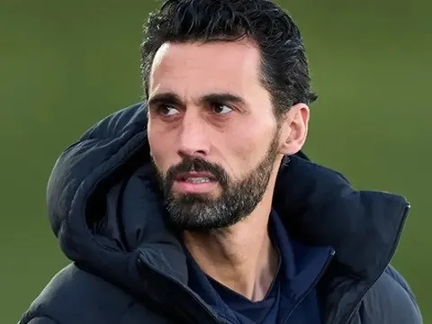 Real Madrid mập mờ về hợp đồng của HLV Arbeloa