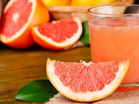 Thả thứ này vào uống nước ép bưởi: 1 tháng giảm 5-7 kg cực kỳ đơn giản