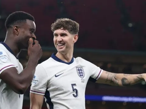 Guehi tự tin hòa nhập tại Man City nhờ Stones và Foden