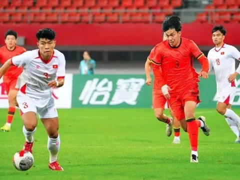 Chuyên gia Trung Quốc cảnh báo sơ đồ 5 hậu vệ là tử huyệt