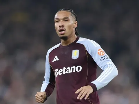 Trụ cột Aston Villa chia tay mùa giải vì chấn thương