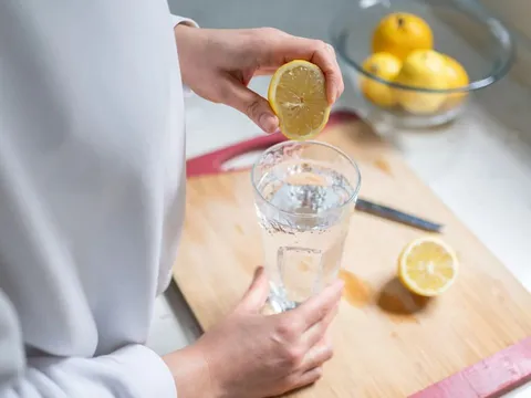 5 mẹo uống nước chanh thải độc, tận dụng tối đa công dụng giảm cân, đốt mỡ