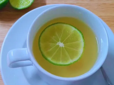 8 lý do bạn nên thường xuyên uống nước chanh ấm mỗi ngày