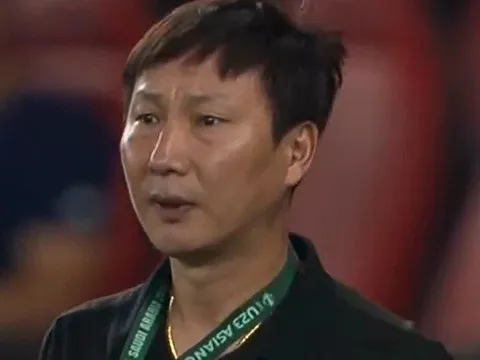 Báo Hàn Quốc: HLV Kim Sang Sik đối diện kịch bản nghiệt ngã