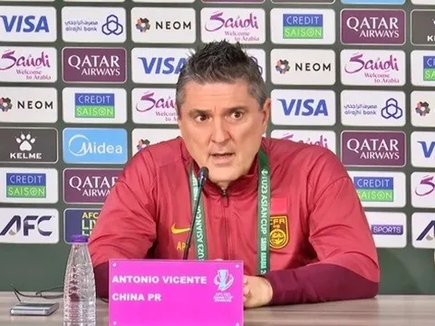 HLV Puche hé lộ bí quyết kiểm soát bóng hạ Việt Nam