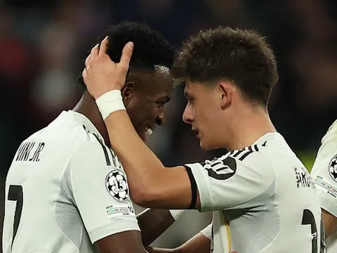 Vinicius đáp trả tiếng la ó bằng đẳng cấp ngôi sao