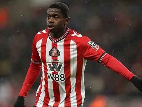 Đổi Ugarte lấy Sadiki là sự thừa nhận thất bại của MU