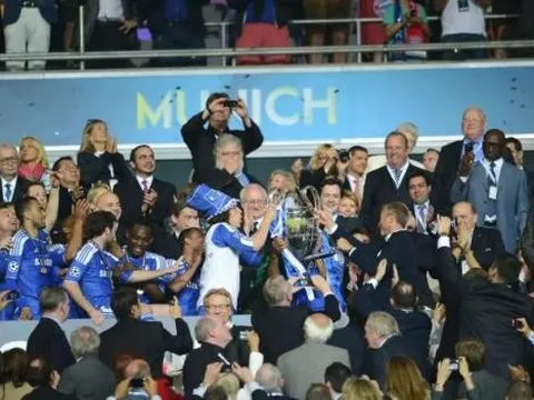 David Luiz tận hưởng cuộc sống vương giả ngày về Chelsea