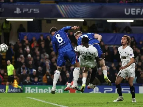 Rosenior bức xúc vụ Enzo bị tước bàn thắng