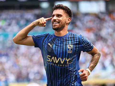 Ruben Neves sẵn sàng đặt dấu chấm hết cho Casemiro tại MU