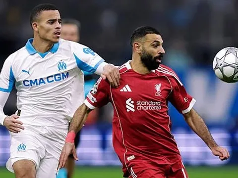 Cách Arne Slot tích hợp Salah vào kỷ luật thép của Liverpool