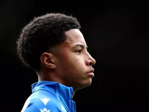 Tại sao MU cần dứt khoát nẫng tay trên Alao từ Chelsea?