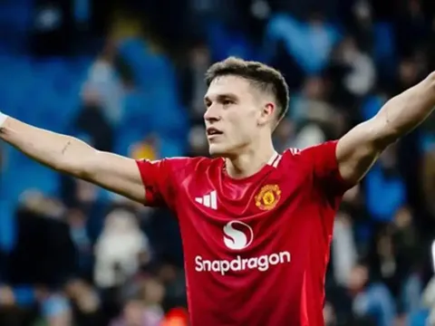 Ajax muốn giải cứu Ugarte khỏi MU