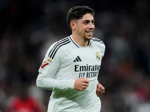 Man Utd dốc 104 triệu bảng giải cứu Valverde