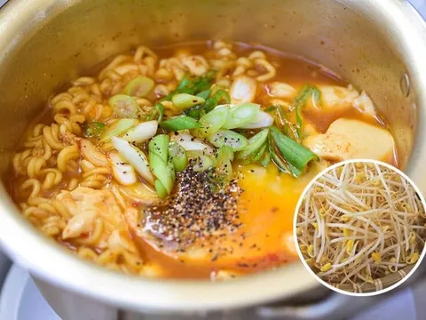 Mỳ tôm ăn cùng 1 thứ vừa ngon vừa rẻ, khỏi lo nóng trong