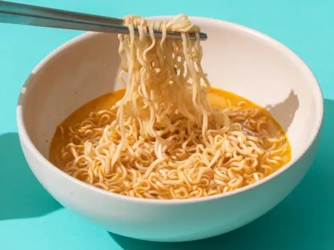 Thường xuyên ăn sáng bằng mì tôm, sau 30 ngày, có thể có 3 thay đổi đáng chú ý