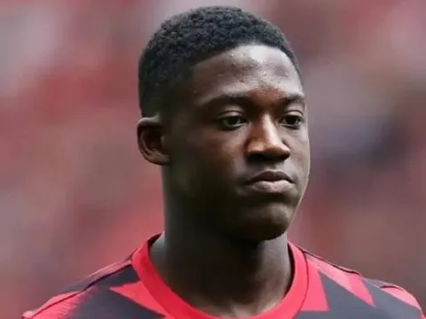 MU gấp rút trói chân Mainoo sau màn lột xác cùng Carrick