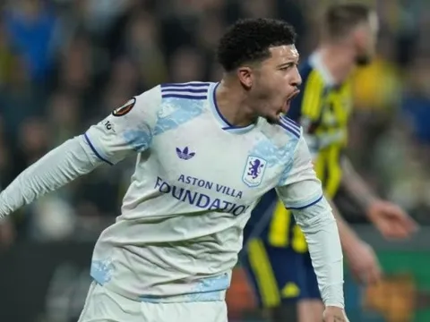 Sancho lột xác thành vũ khí tối thượng của Aston Villa