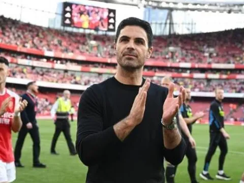 Carragher tin Arsenal đủ sức làm lu mờ cú ăn ba MU