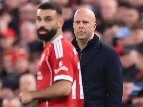 Arne Slot chốt khả năng Salah đá chính trận Bournemouth