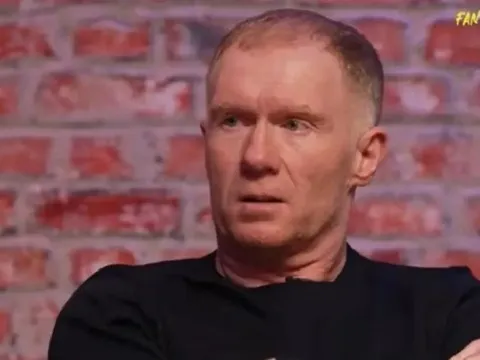 Scholes chê Martinez chỉ hay một trận và quyết không xin lỗi