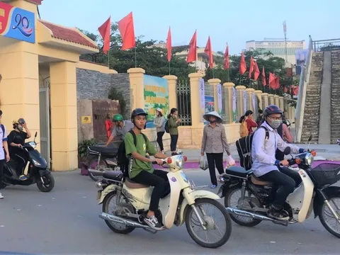 Các giấy tờ cần thiết phải mang theo khi tham gia giao thông bằng xe gắn máy có dung tích 50cm³