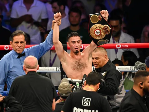 Valenzuela trở lại, Zuffa Boxing của Dana White tung ra dàn sao chất lượng