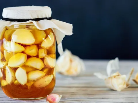Thường xuyên uống tỏi ngâm mật ong, cơ thể nhận được 5 lợi ích bất ngờ