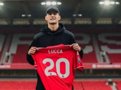 CHÍNH THỨC! Nottingham chiêu mộ tiền đạo cao 2m01 từ Napoli