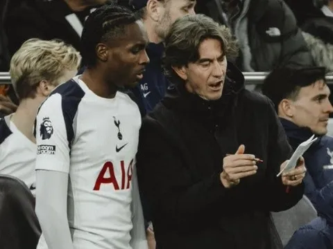 HLV Thomas Frank chặn đứng ý định rời Spurs của Mathys Tel