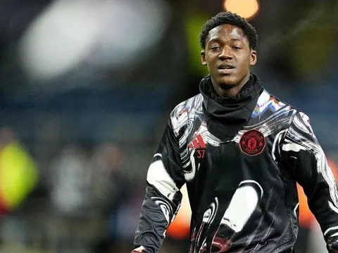 Carrick ví Mainoo là hình mẫu của lò Carrington