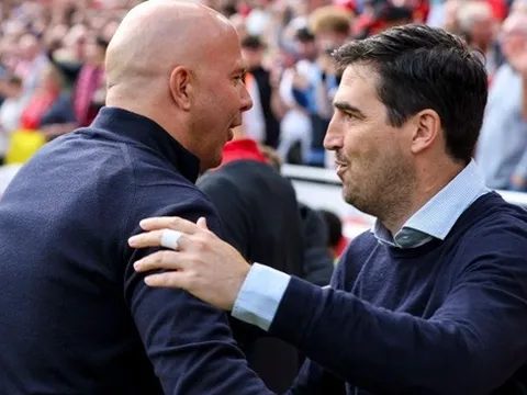 Nghịch lý Slot phải thắng "kẻ thay thế" Iraola