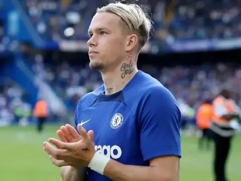 HLV Rosenior lên kế hoạch gặp Mudryk sau vụ doping