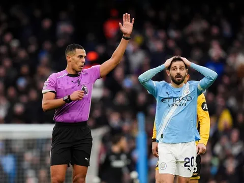 Cựu sếp PGMOL tố trọng tài sai lầm khi tước penalty của Man City
