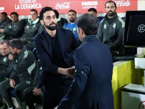 HLV Arbeloa mặt lạnh lùng khi Mbappe ghi bàn