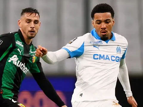 Nwaneri lập siêu phẩm khiến báo Pháp dậy sóng