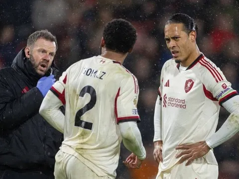 Liverpool trả giá đắt vì canh bạc hàng thủ của Arne Slot