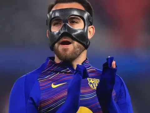 Eric Garcia từ người thừa thành báu vật của Hansi Flick