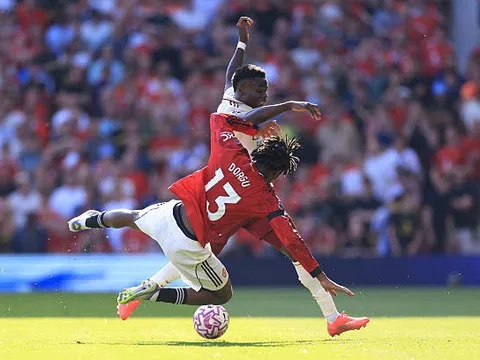 Vũ khí bí mật giúp Carrick vô hiệu hóa Saka