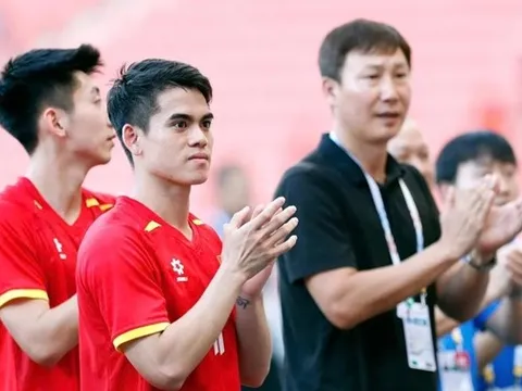 Khuất Văn Khang lập kỷ lục danh hiệu ở các cấp độ tuyển Việt Nam