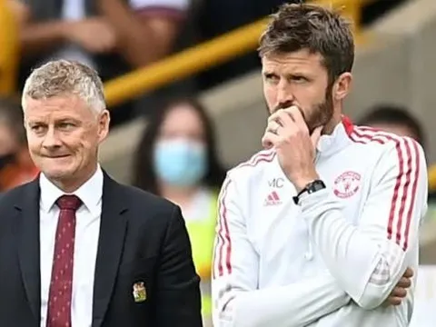 Carrick hé lộ tin nhắn của Solskjaer về ghế nóng MU