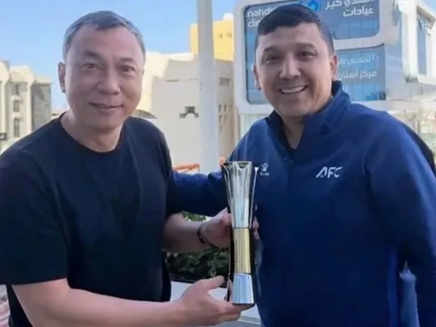 AFC gửi cúp Vua phá lưới châu Á về cho Đình Bắc