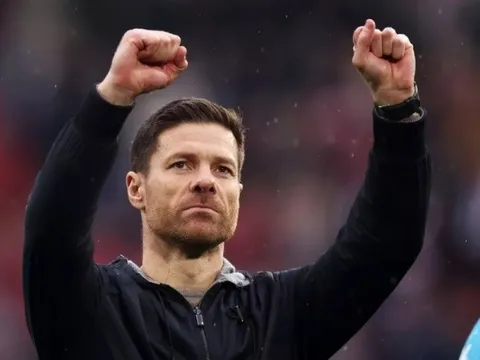 Xabi Alonso sẵn sàng hủy kỳ nghỉ để giải cứu Liverpool
