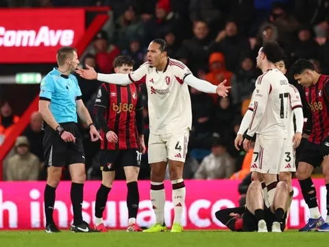 Van Dijk bị tố lười biếng khiến Liverpool trả giá đắt